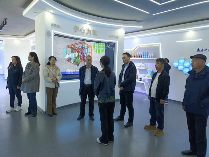 盟政协副主席王明旺一行调研组 深入苏尼特左旗调研