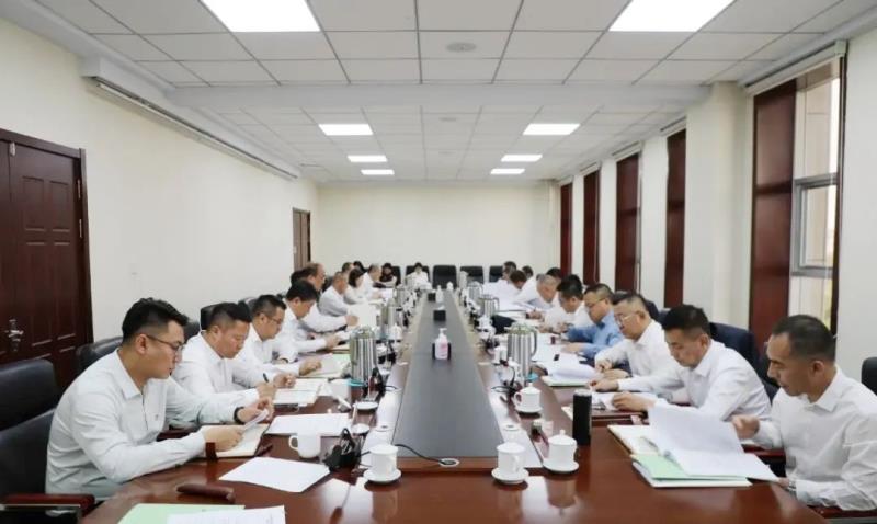 苏尼特左旗委理论学习中心组召开2025年第9次集体学习会